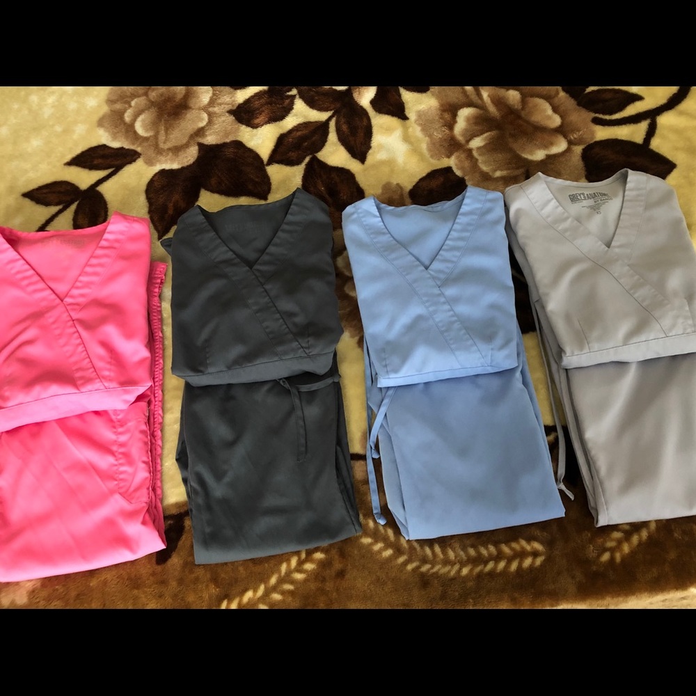 Set of 4 Grey’s Anatomy Women’s Scrubs